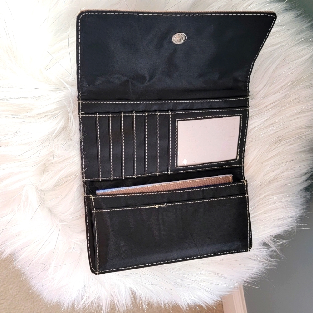 Kate Spade Wallet - Picture 2 of 8